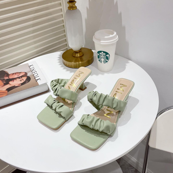 Γυναικείες έκο δερμάτινες παντόφλες με χαμηλό τακούνι σε διάφορα χρώματα