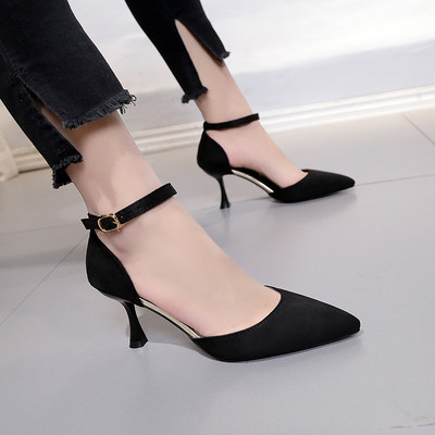 Νέο μοντέλο κομψά γυναικεία παπούτσια  από οικολογικό σουέτ με αγκράφα