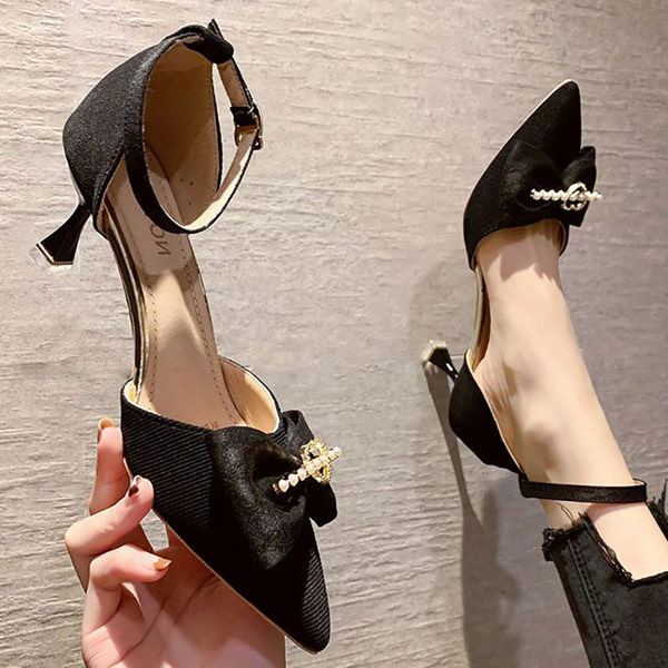 Νέο μοντέλο γυναικεία παπούτσια  με κορδέλα και λουράκι