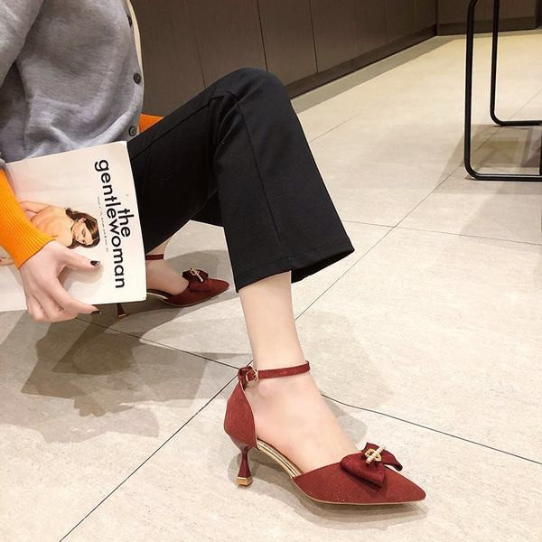 Νέο μοντέλο γυναικεία παπούτσια  με κορδέλα και λουράκι