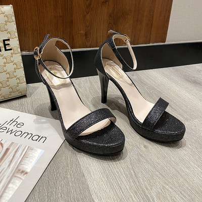 Γυναικεία σανδάλια με γυαλιστερά σωματίδια και λεπτό τακούνι 9,5 cm