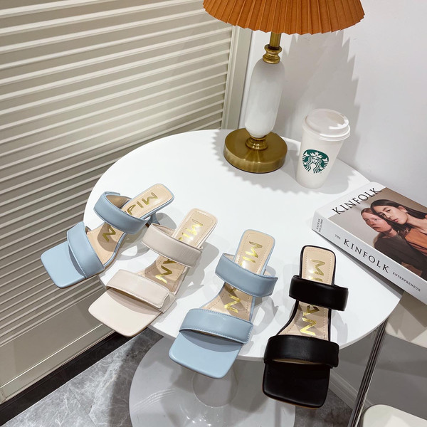 Γυναικείες έκο δερμάτινες παντόφλες  με τακούνι