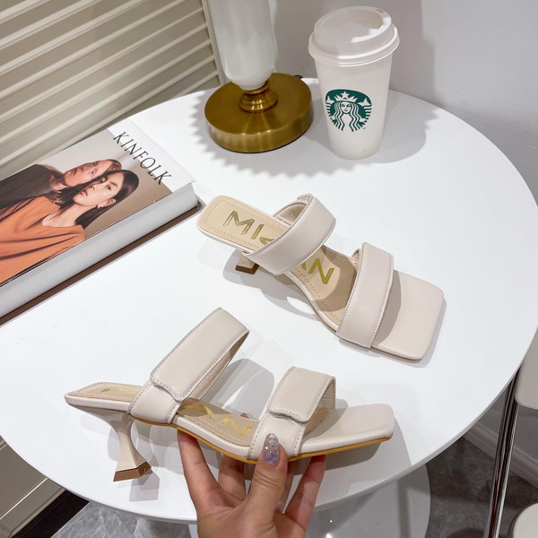 Γυναικείες έκο δερμάτινες παντόφλες  με τακούνι