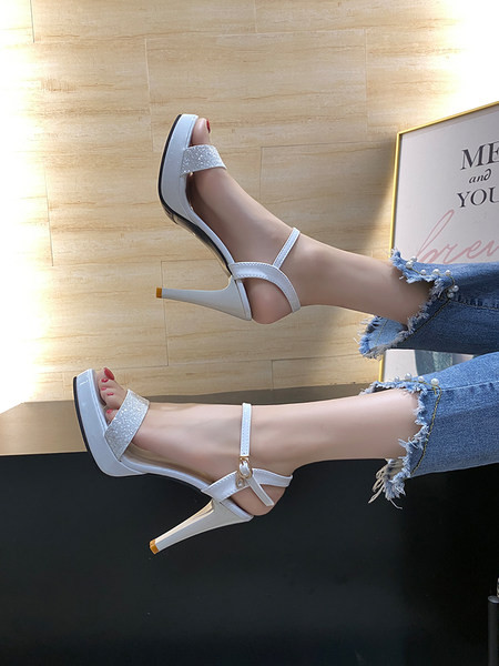 Μοντέρνα γυναικεία σανδάλια με γυαλιστερά σωματίδια και τακούνι 9,5 cm
