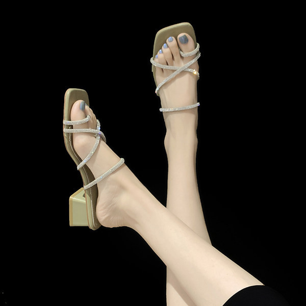 Naiste vabaaja sussid kandilise kontsa ja kivikestega