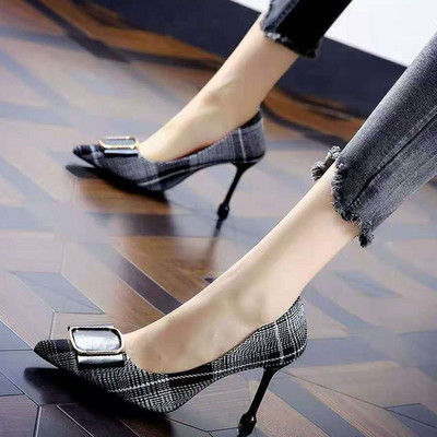 Νέο μοντέλο γυναικεία παπούτσια  με αγκράφα και τακούνι