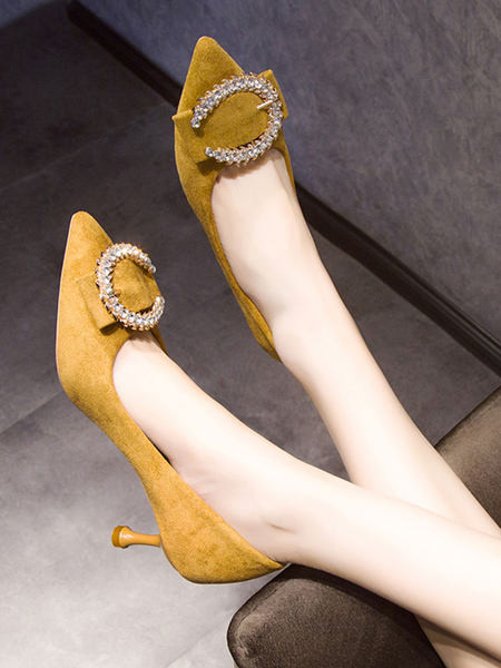 Κομψά γυναικεία παπούτσια με λεπτό τακούνι με διακοσμητική αγκράφα με πέτρες
