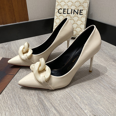 Μυτερό μοντέλο γυναικεία παπούτσια με λεπτό τακούνι