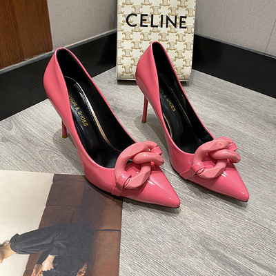 Μυτερό μοντέλο γυναικεία παπούτσια με λεπτό τακούνι