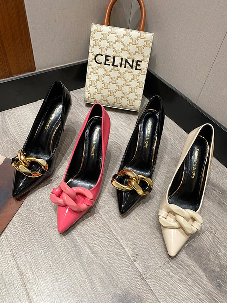 Μυτερό μοντέλο γυναικεία παπούτσια με λεπτό τακούνι