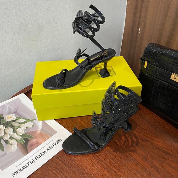 Γυναικεία σανδάλια με διακοσμητικές πέτρες και τακούνι 7,5 cm