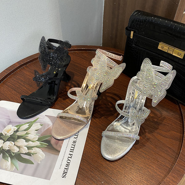 Γυναικεία σανδάλια με διακοσμητικές πέτρες και τακούνι 7,5 cm