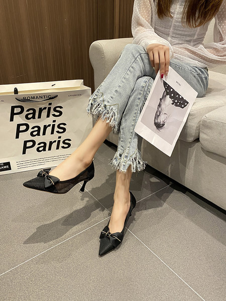 Μοντέρνα γυναικεία παπούτσια με κορδέλα - μαύρο χρώμα