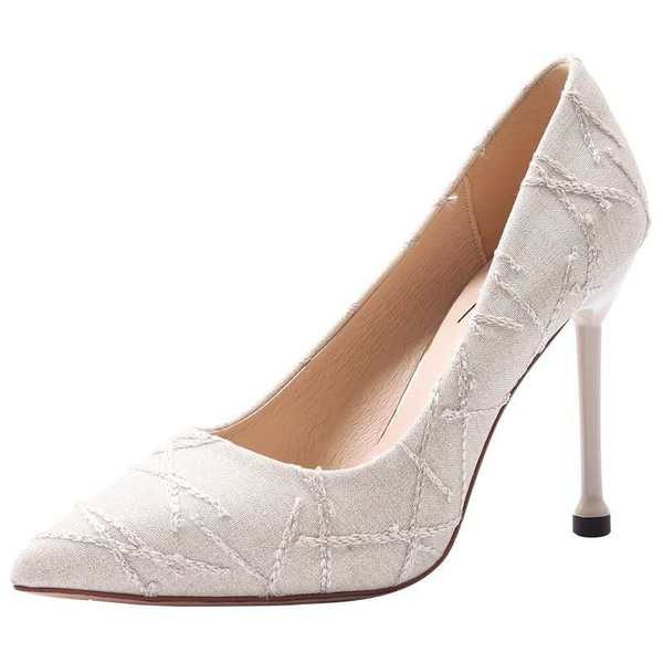 Κομψά γυναικεία παπούτσια με τακούνια σε δύο χρώματα