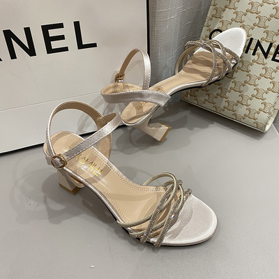 Γυναικεία σανδάλια με διακοσμητικές πέτρες και τακούνι 7 cm