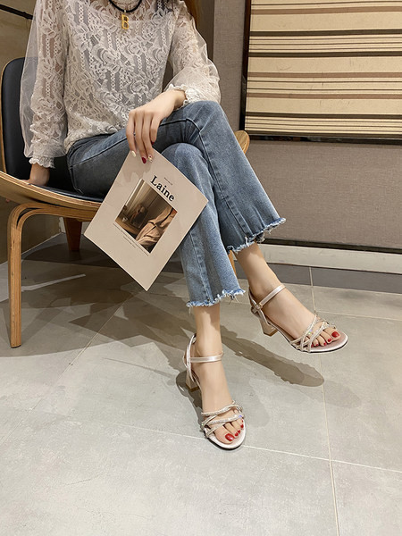 Γυναικεία σανδάλια με διακοσμητικές πέτρες και τακούνι 7 cm