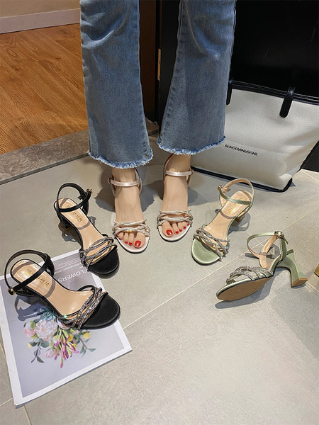 Γυναικεία σανδάλια με διακοσμητικές πέτρες και τακούνι 7 cm