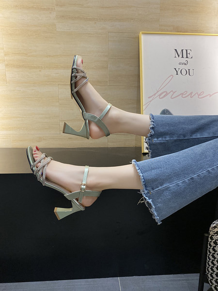 Γυναικεία σανδάλια με διακοσμητικές πέτρες και τακούνι 7 cm