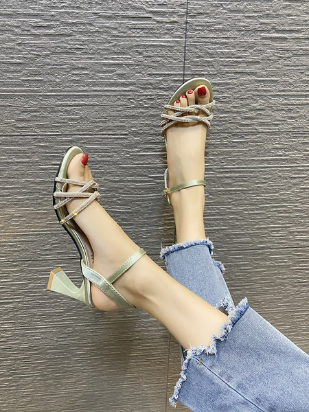 Γυναικεία σανδάλια με διακοσμητικές πέτρες και τακούνι 7 cm