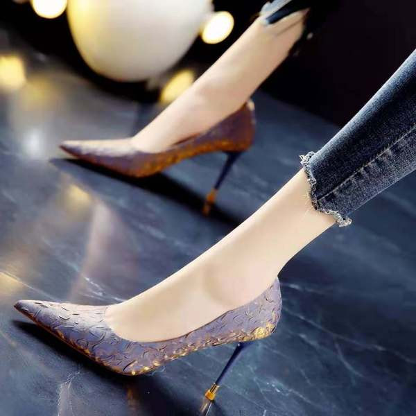 Κομψά μυτερά παπούτσια με τακούνι 9 cm