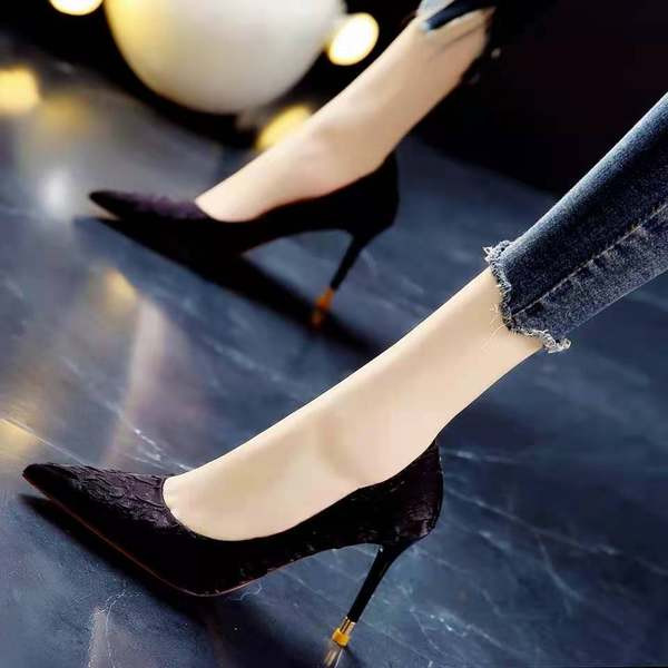 Κομψά μυτερά παπούτσια με τακούνι 9 cm