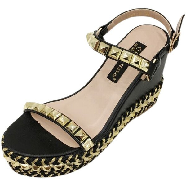 Casual γυναικεία σανδάλια με μεταλλικά πούλια και πλατφόρμα ύψους 11 cm