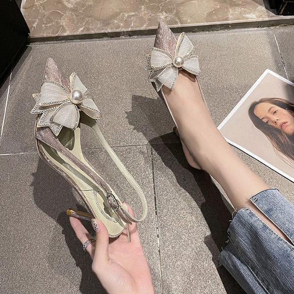 Naiste terava otsaga kingad paela ja dekoratiivkividega