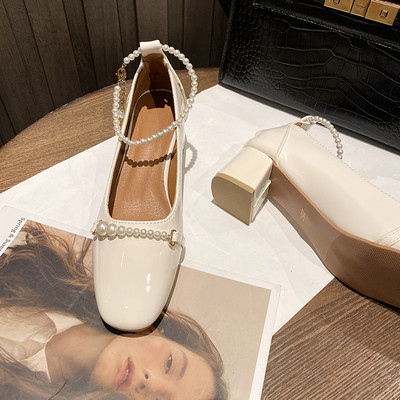 Naiste lakknahast kingad pärlitega kaunistusega