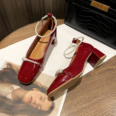 Naiste lakknahast kingad pärlitega kaunistusega