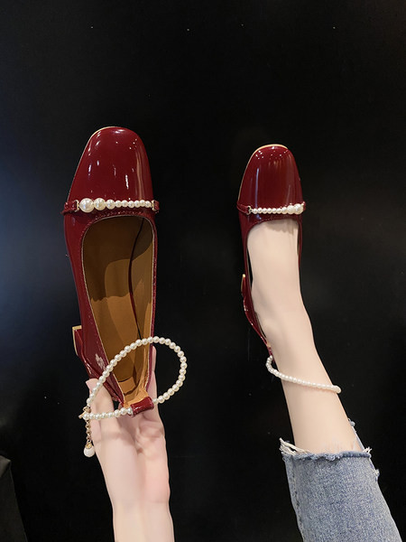 Naiste lakknahast kingad pärlitega kaunistusega