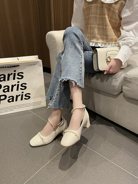 Naiste lakknahast kingad pärlitega kaunistusega