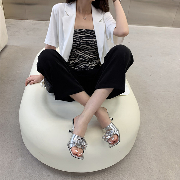 Γυναικείες παντόφλες με τακούνι σε δύο χρώματα