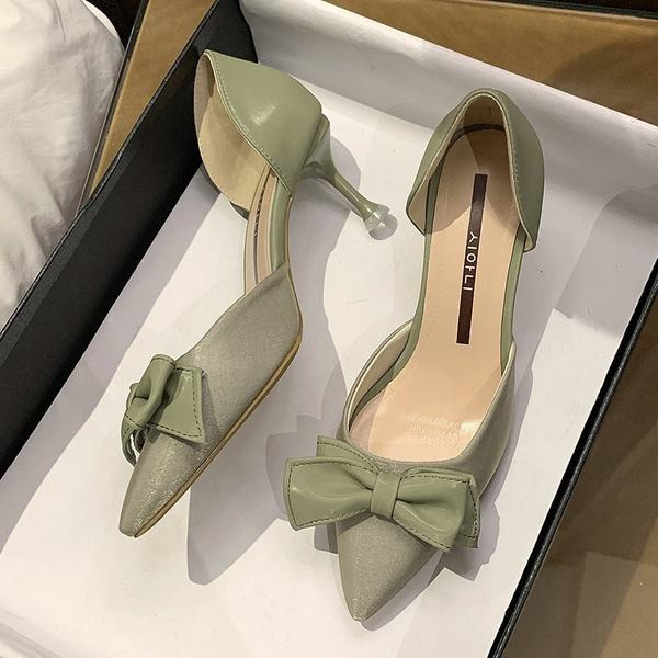 Κομψά γυναικεία παπούτσια με κορδέλα και τακούνι 6,5 cm