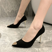 Μοντέρνα κομψά παπούτσια με τακούνι