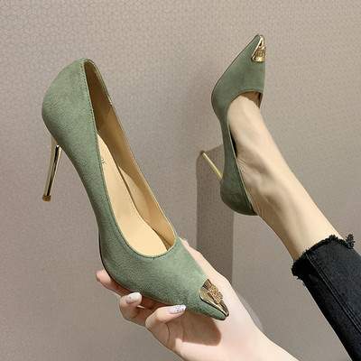 Μοντέρνα κομψά παπούτσια με τακούνι