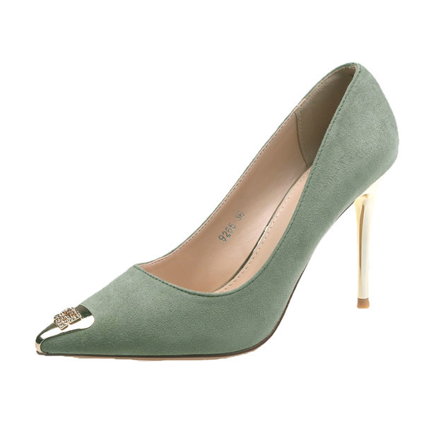 Μοντέρνα κομψά παπούτσια με τακούνι