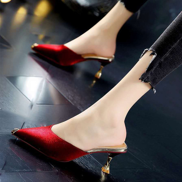 Γυναικείες παντόφλες μυτερό μοντέλο με τακούνι  6 cm