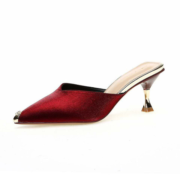 Γυναικείες παντόφλες μυτερό μοντέλο με τακούνι  6 cm