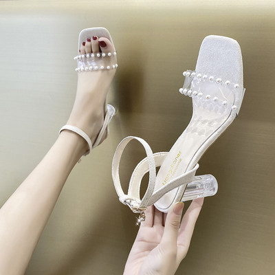 Γυναικεία τετράγωνα σανδάλια με ψηλά τακούνια και διαφανές μέρος με πέρλες