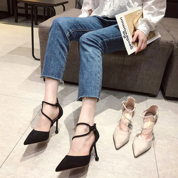 Μοντέρνα  γυναικεία παπούτσια με λουράκια και τακούνι 8 cm