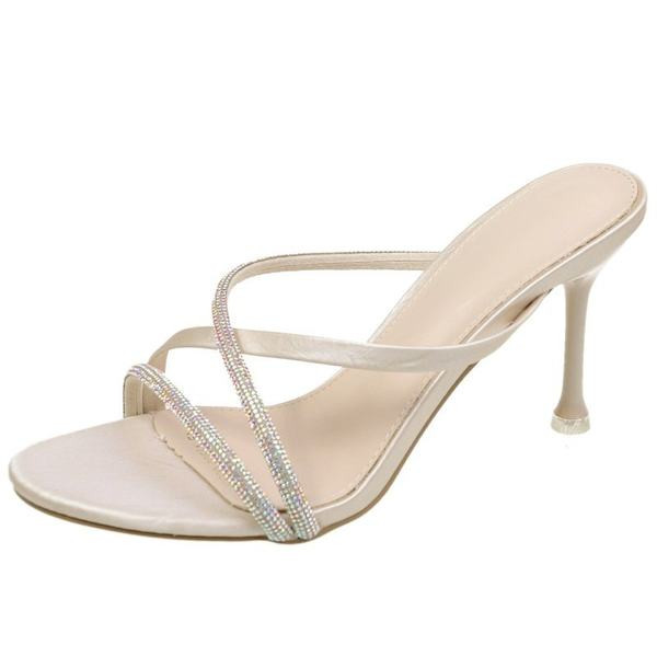 Παντόφλες μοντέρνες γυναικείες με ψηλά τακούνια και λουράκια