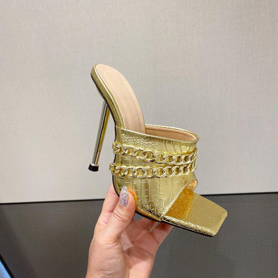 Γυναικείες casual παντόφλες με μεταλλική διακόσμηση σε διάφορα χρώματα