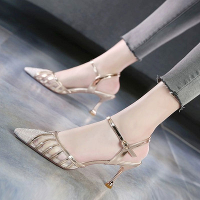 Κομψά παπούτσια - μυτερά μοντέλα