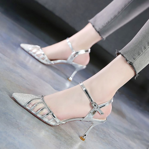 Κομψά παπούτσια - μυτερά μοντέλα