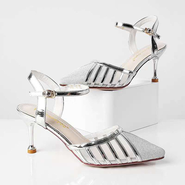 Κομψά παπούτσια - μυτερά μοντέλα