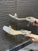 Γυναικεία σανδάλια με αγκράφα και γυαλιστερά σωματίδια