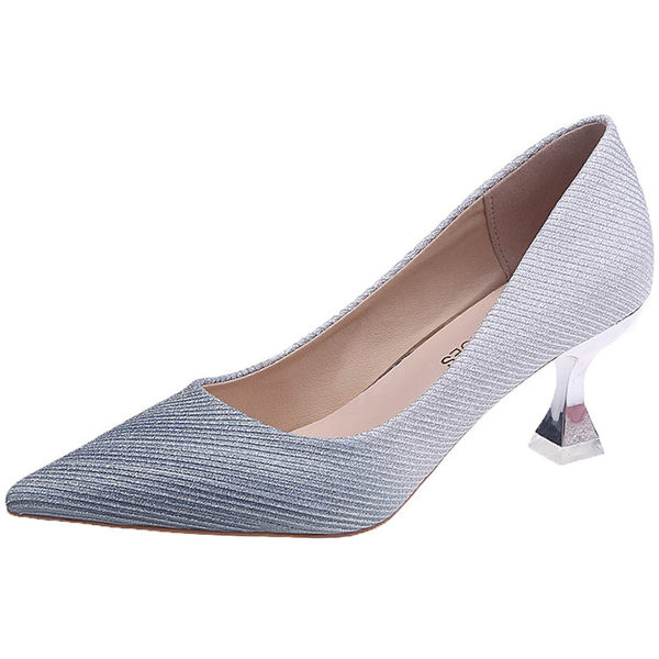 Νέο μοντέλο γυναικεία παπούτσια με τακούνι και γυαλιστερό φινίρισμα