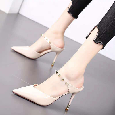 Γυναικείες κομψές παντόφλες μυτερό μοντέλο με τρουξ