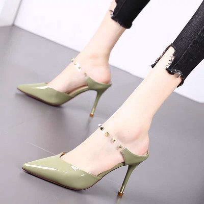 Γυναικείες κομψές παντόφλες μυτερό μοντέλο με τρουξ