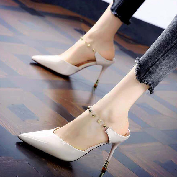 Γυναικείες κομψές παντόφλες μυτερό μοντέλο με τρουξ